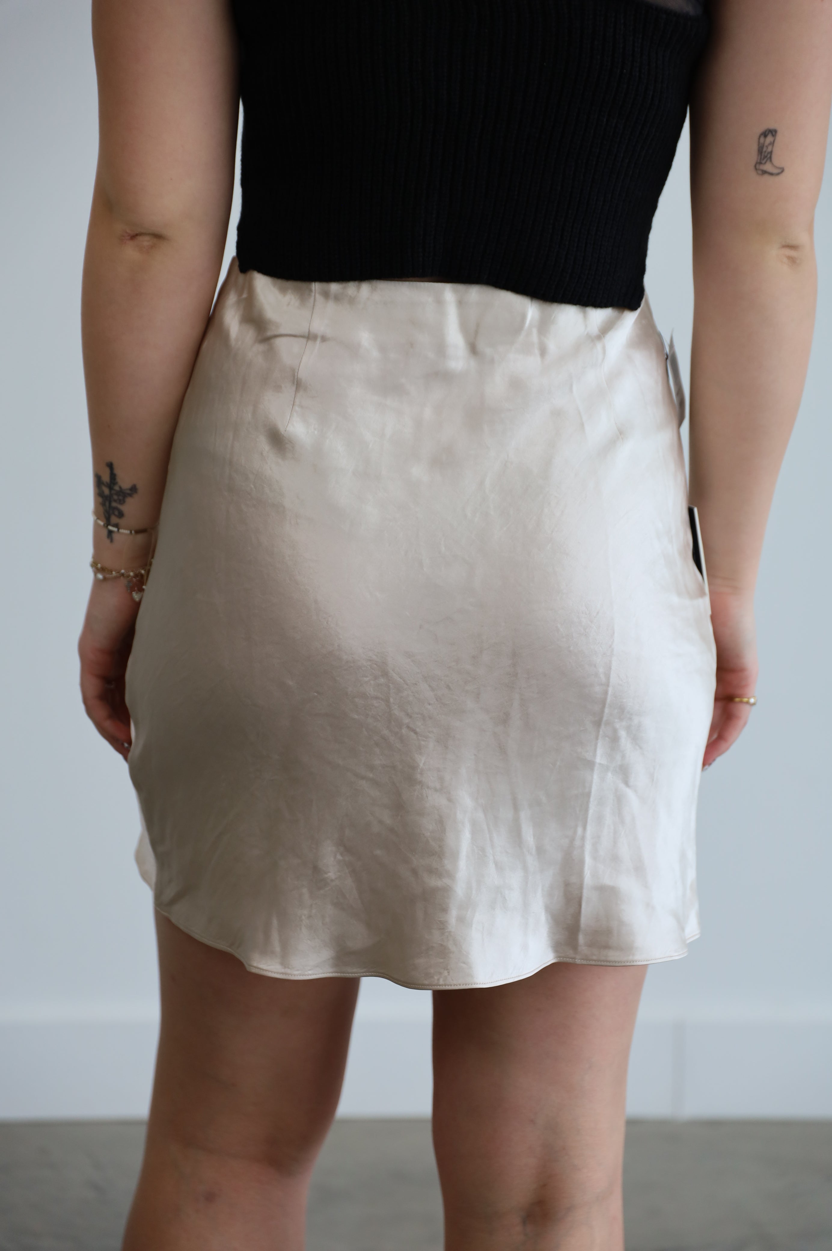 babaton - size 6